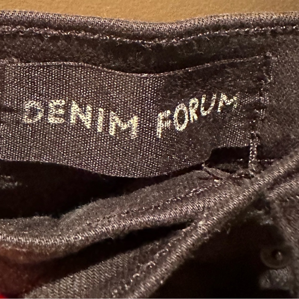 Denim Forum - Lola High Rise Skinny Cropped Black Jeans - Picture 3 of 4